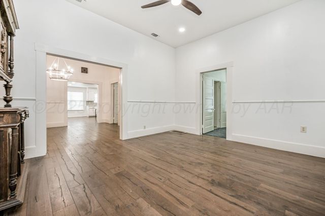 401 Cedar Street, Mclean, TX 79057