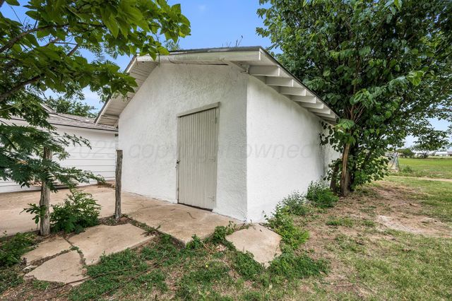 401 Cedar Street, Mclean, TX 79057