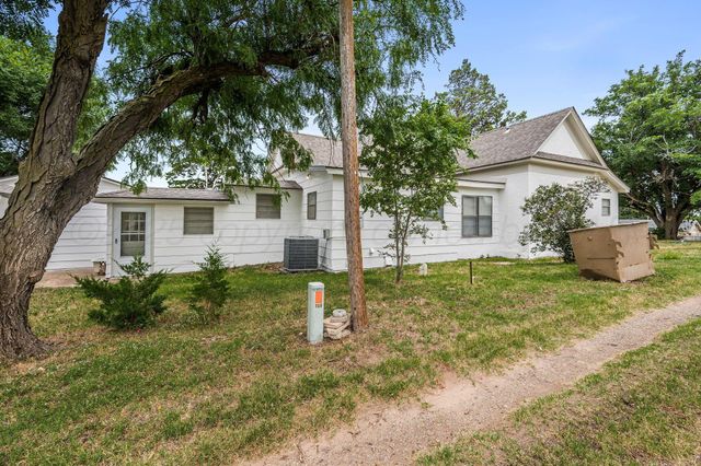 401 Cedar Street, Mclean, TX 79057