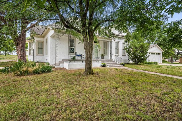 401 Cedar Street, Mclean, TX 79057