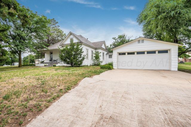 401 Cedar Street, Mclean, TX 79057