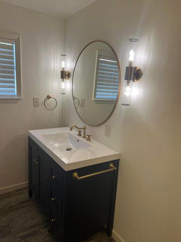 401 Cedar Street, Mclean, TX 79057