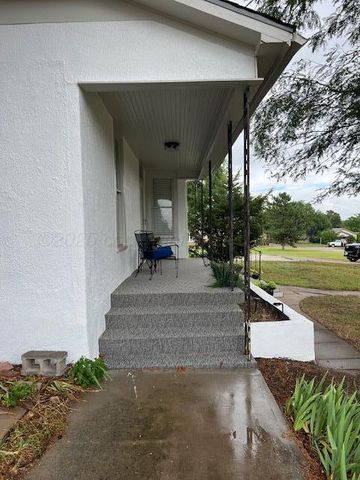 401 Cedar Street, Mclean, TX 79057