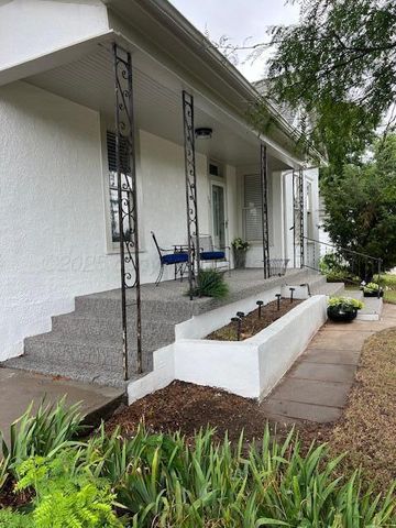 401 Cedar Street, Mclean, TX 79057