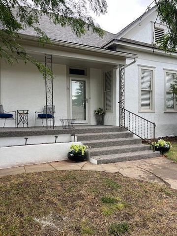 401 Cedar Street, Mclean, TX 79057