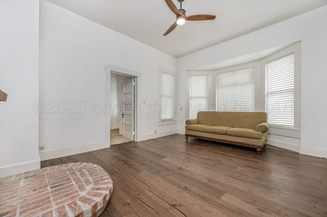 401 Cedar Street, Mclean, TX 79057