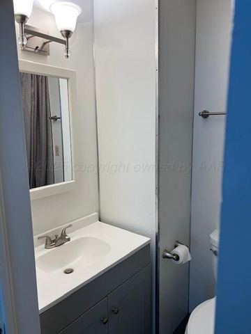 401 Cedar Street, Mclean, TX 79057