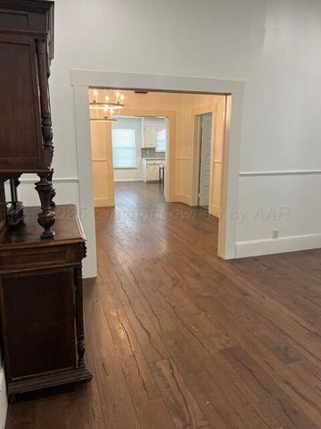 401 Cedar Street, Mclean, TX 79057