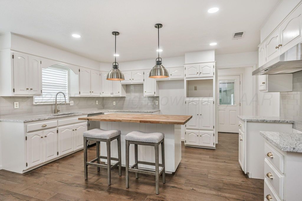 401 Cedar Street, Mclean, TX 79057