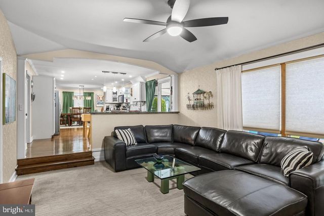 203 PATRICIA AVE, Delran, NJ 08075