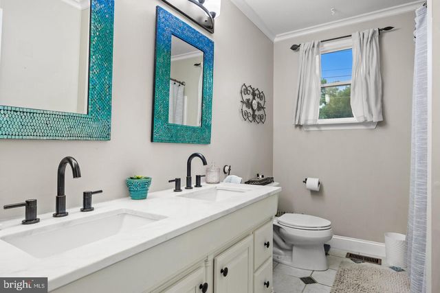203 PATRICIA AVE, Delran, NJ 08075