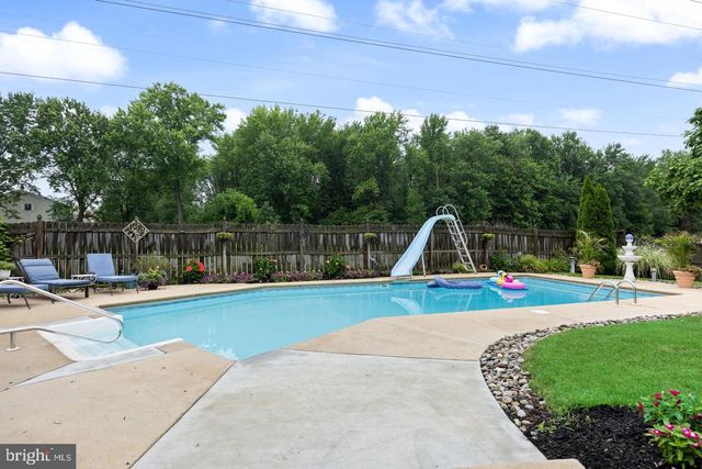 203 PATRICIA AVE, Delran, NJ 08075