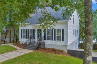 100 Avon Circle, Daphne, AL 36526