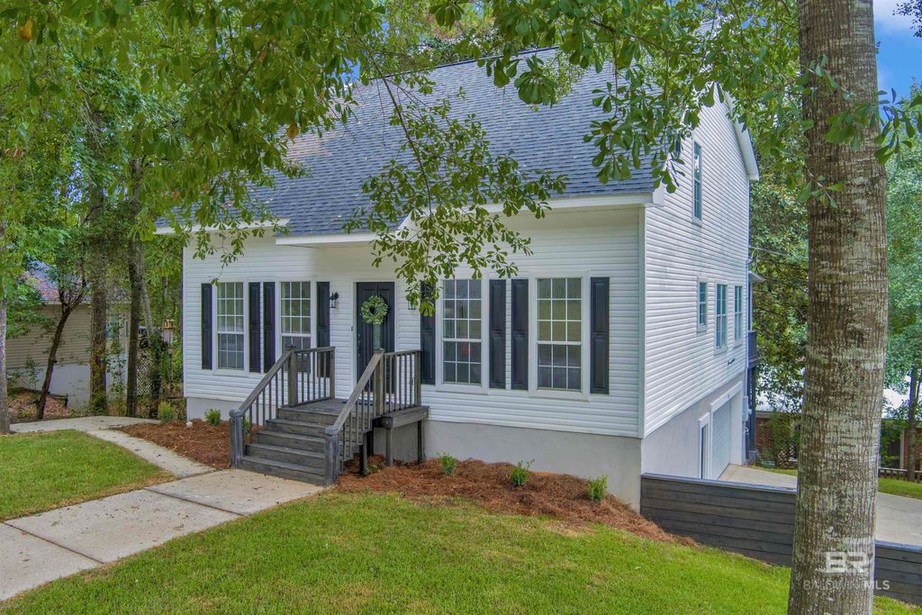 100 Avon Circle, Daphne, AL 36526