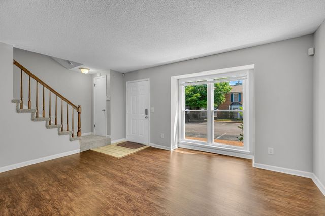 523 Williamsburg Dr, Nashville, TN 37214