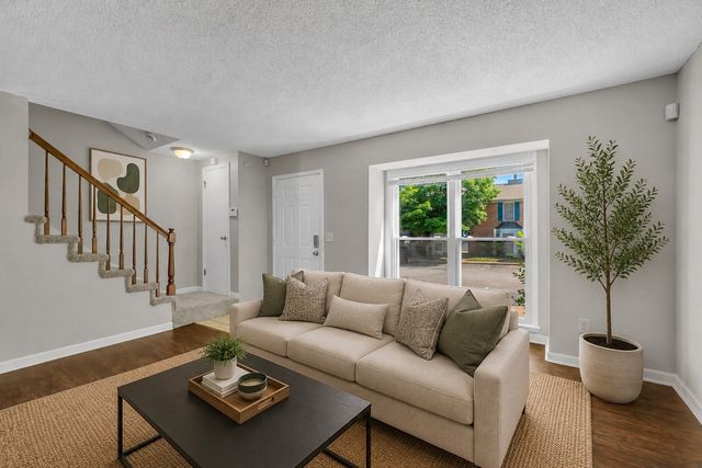 523 Williamsburg Dr, Nashville, TN 37214