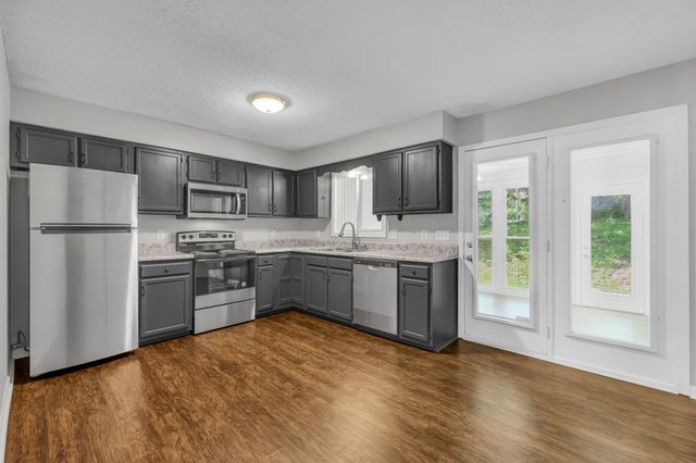 523 Williamsburg Dr, Nashville, TN 37214