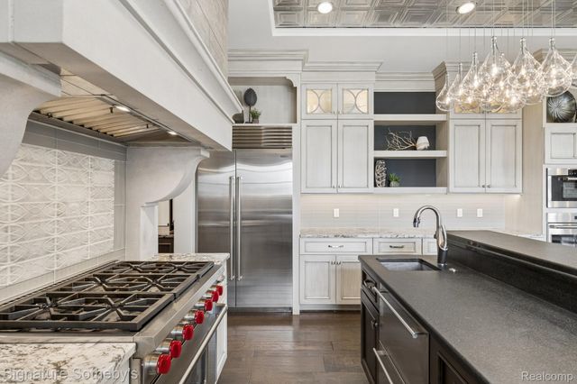 4911 Pinnacle Boulevard, Oakland Charter Township, MI 48306