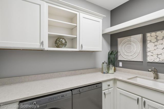 4911 Pinnacle Boulevard, Oakland Charter Township, MI 48306