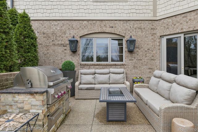 4911 Pinnacle Boulevard, Oakland Charter Township, MI 48306