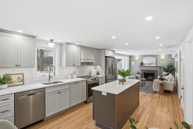 4 Littlefield Rd, Acton, MA 01720