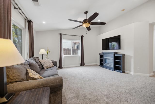 3223 W Sedona Avenue, Visalia, CA 93291