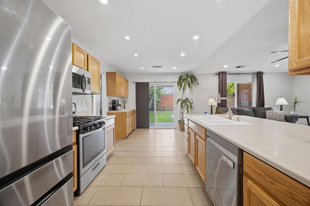 3223 W Sedona Avenue, Visalia, CA 93291