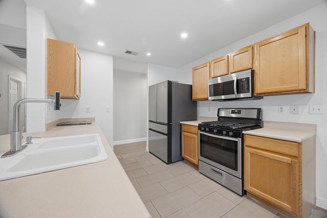 3223 W Sedona Avenue, Visalia, CA 93291