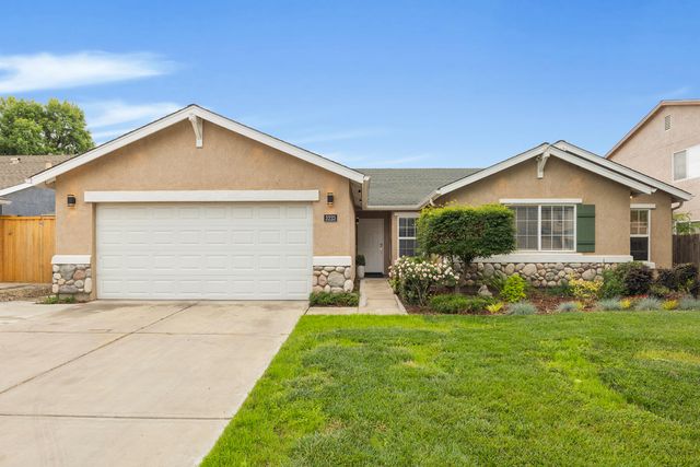 3223 W Sedona Avenue, Visalia, CA 93291