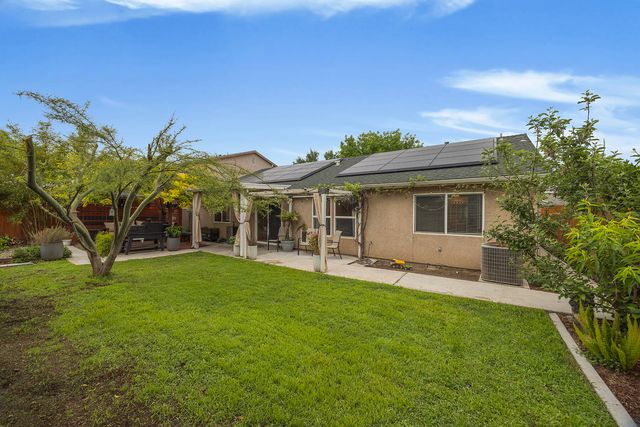 3223 W Sedona Avenue, Visalia, CA 93291