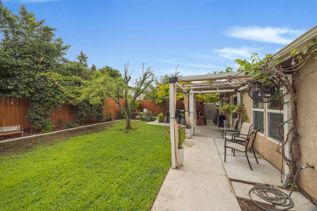 3223 W Sedona Avenue, Visalia, CA 93291