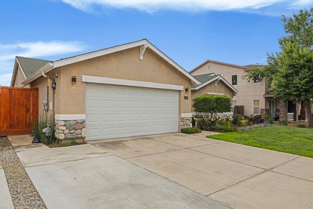3223 W Sedona Avenue, Visalia, CA 93291
