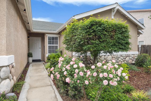 3223 W Sedona Avenue, Visalia, CA 93291