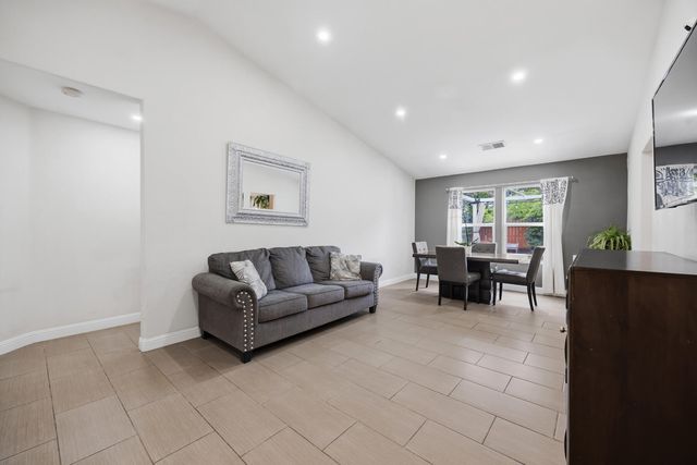 3223 W Sedona Avenue, Visalia, CA 93291