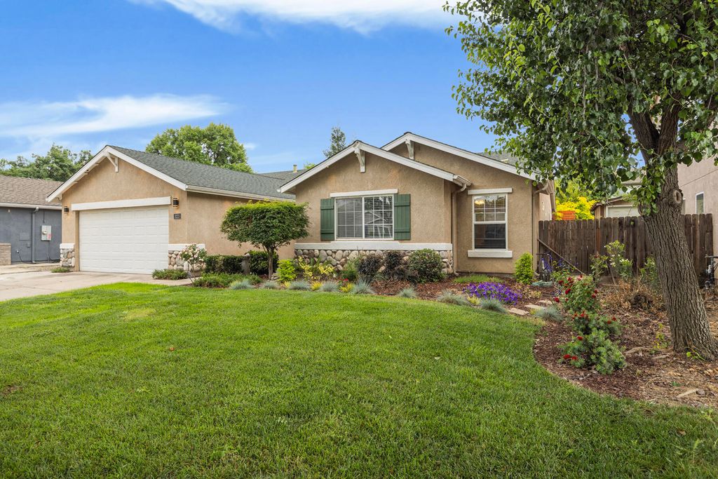 3223 W Sedona Avenue, Visalia, CA 93291
