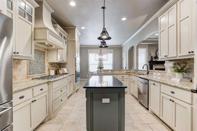 18513 Haslemere Lane, Edmond, OK 73012