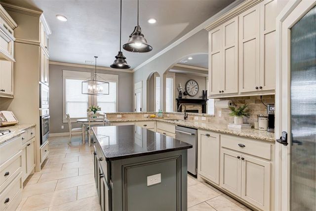 18513 Haslemere Lane, Edmond, OK 73012