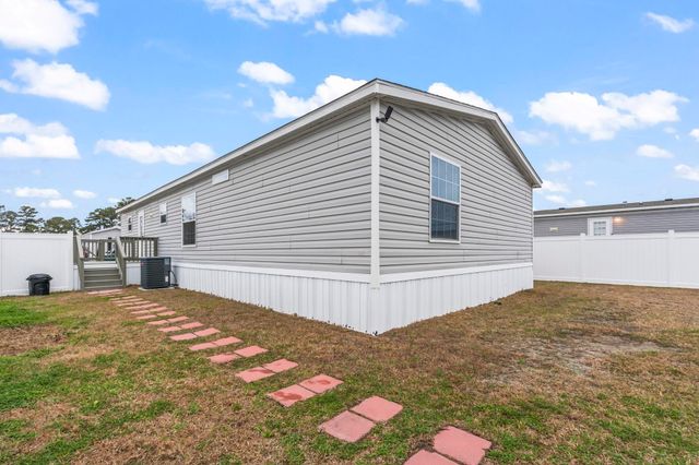 136 Shetland Woods Dr., Myrtle Beach, SC 29577