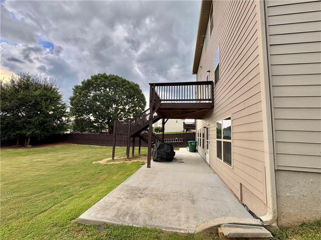 320 Brooks Village Drive, Pendergrass, GA 30567