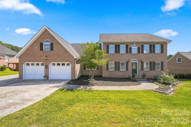 4948 Betty Drive NE, Hickory, NC 28601