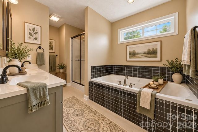 4948 Betty Drive NE, Hickory, NC 28601