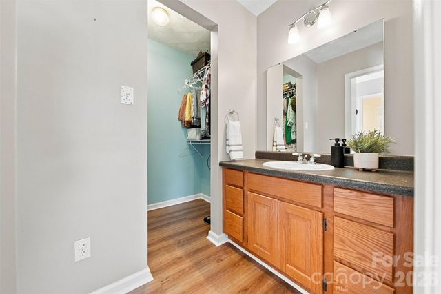 4948 Betty Drive NE, Hickory, NC 28601
