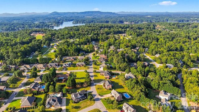 4948 Betty Drive NE, Hickory, NC 28601