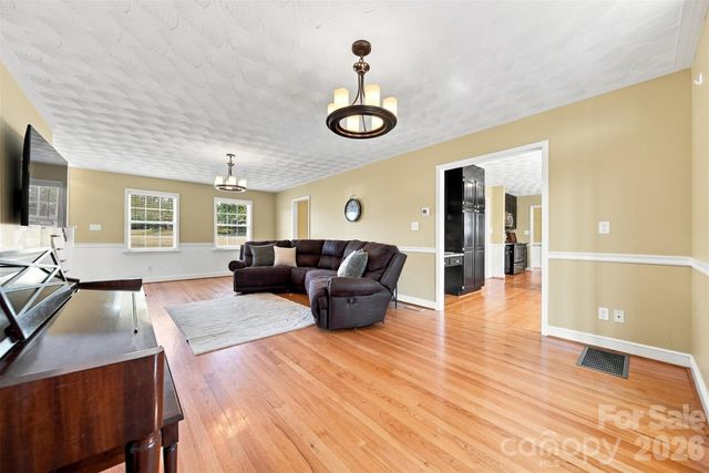 4948 Betty Drive NE, Hickory, NC 28601