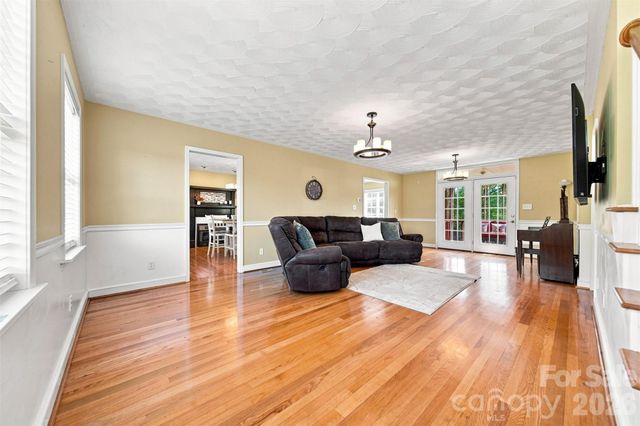 4948 Betty Drive NE, Hickory, NC 28601