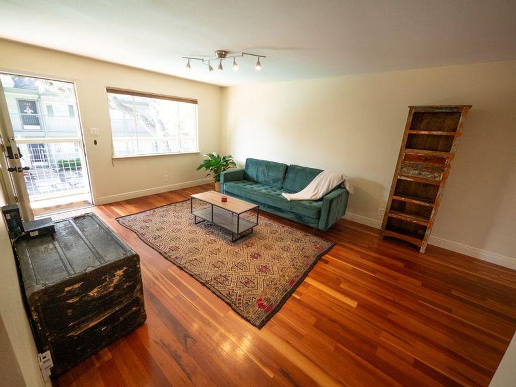 2303 Eastside DR 209, Austin, TX 78704