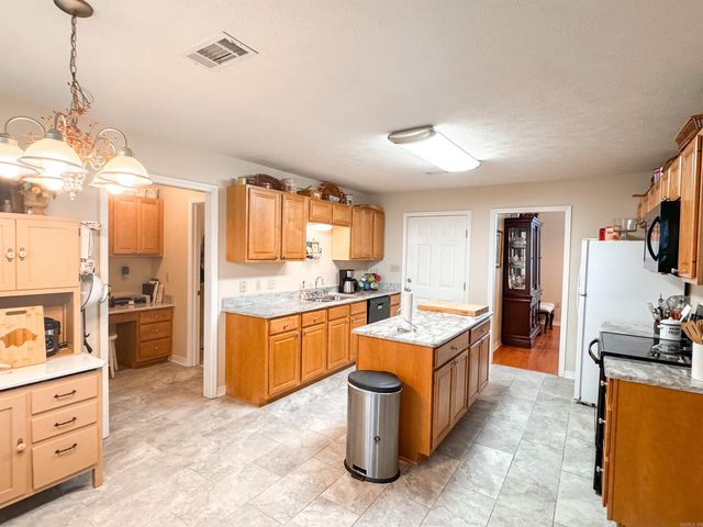 1502 Lauren, Searcy, AR 72143
