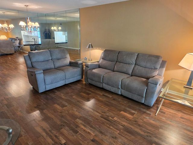 6090 N Sabal Palm Boulevard 209, Tamarac, FL 33319