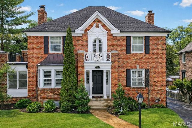 7736 Davis Drive, St Louis, MO 63105