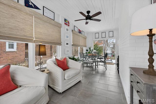 7736 Davis Drive, St Louis, MO 63105